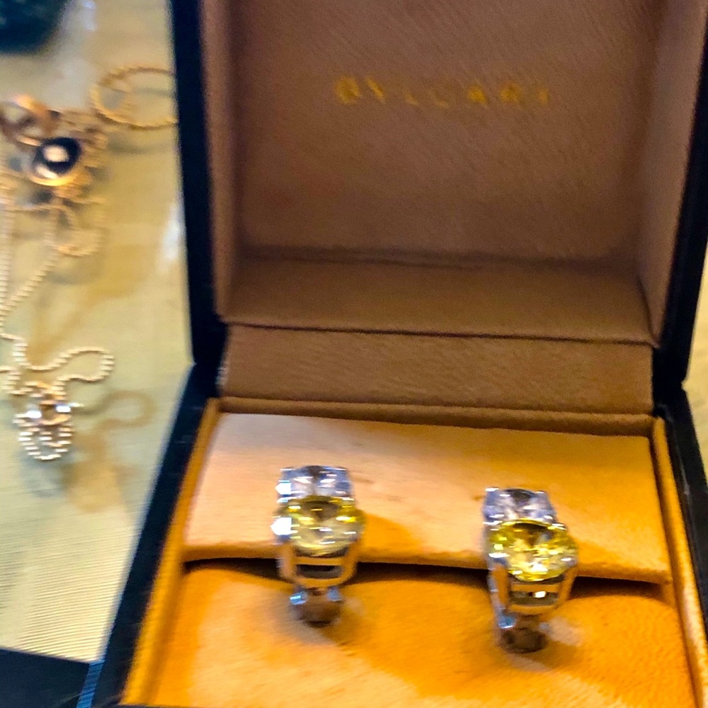 Very beautiful decorative earrings with a lot light and sparkle!  These r s must